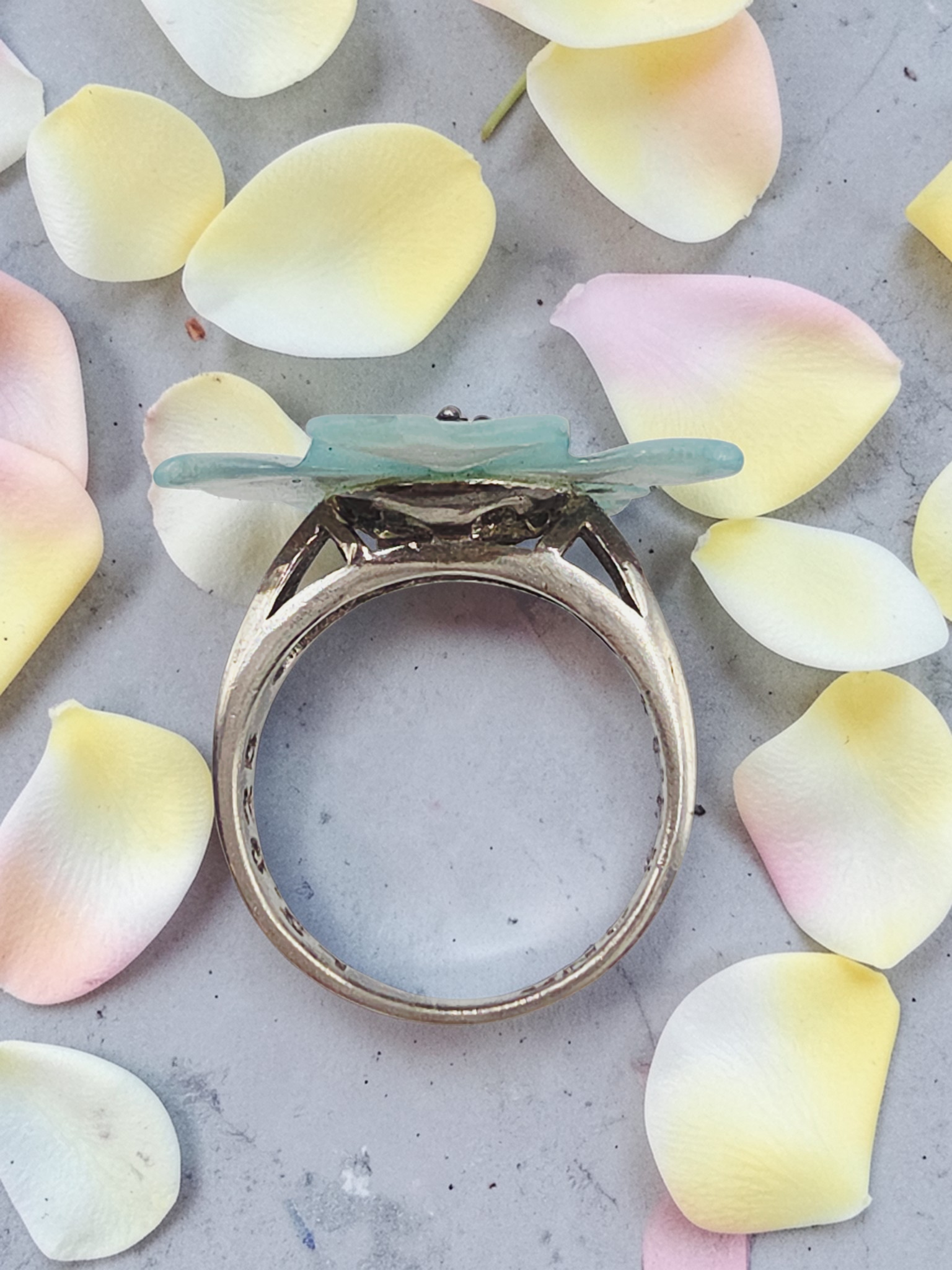Lee Sands 925 Sterling Silver Mother of Pearl & Marcasite Flower  Ring - Size 5