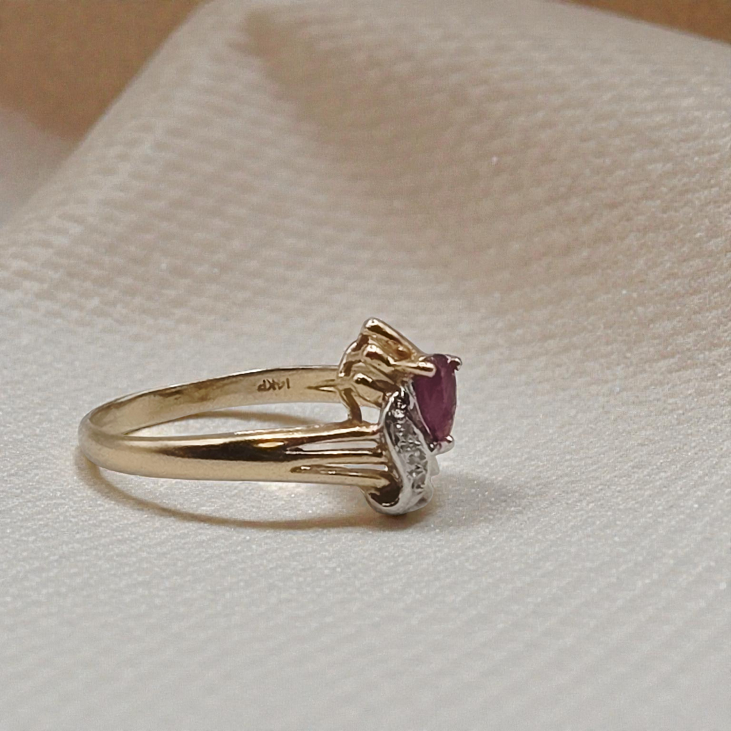 Town & Country Solid 14K Yellow Gold Ring with Ruby and Diamonds – Size 7.25