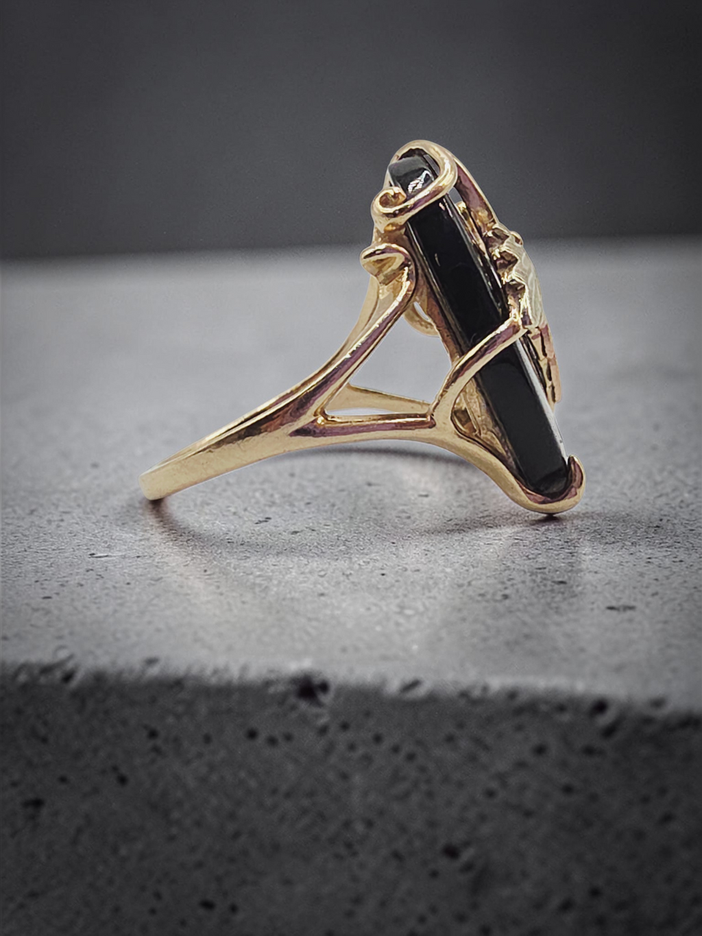 Black Hills Solid 10K Gold Ring with Onyx & Solid 12K Leaf Accents – Size 7
