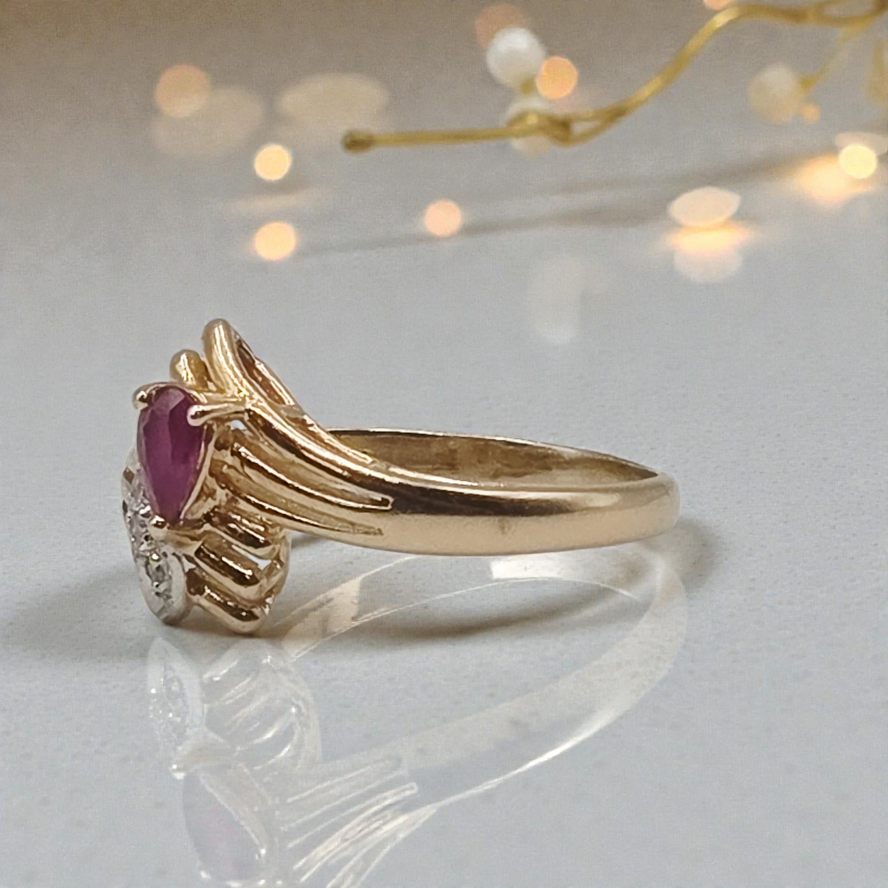 Town & Country Solid 14K Yellow Gold Ring with Ruby and Diamonds – Size 7.25