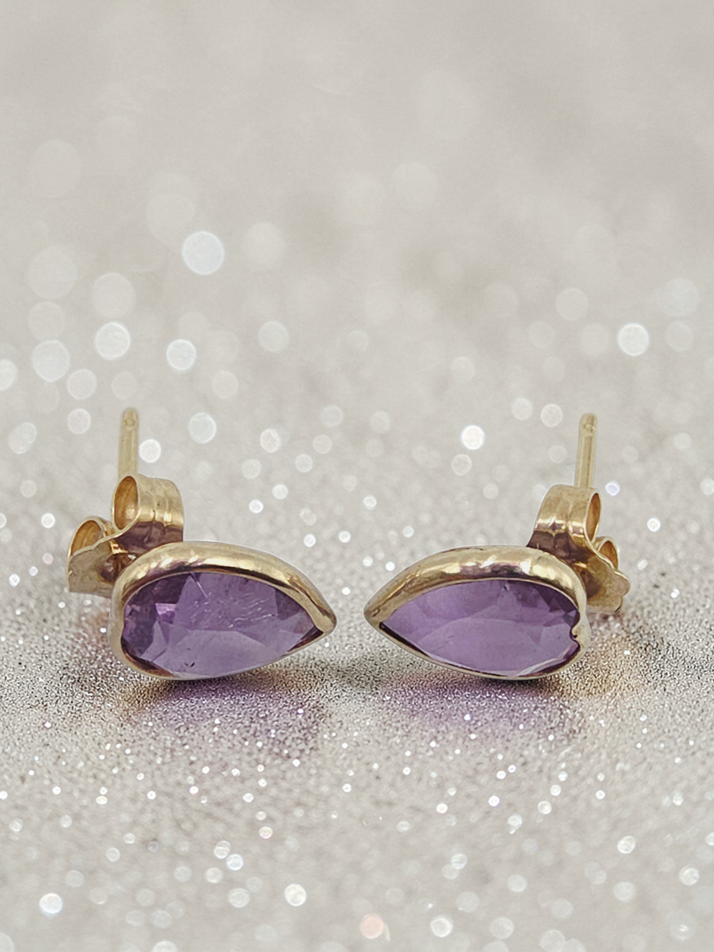 Solid 14K Yellow Gold Stud Earrings with Heart-Cut Amethyst